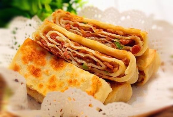 香河肉饼是河北省香河县特产。特点是皮薄，肉厚，油香，吃起来面质软和，肉鲜细嫩，符合北方人的吃喝习惯，既可当菜，也可做主食。有两百多年的历史了。